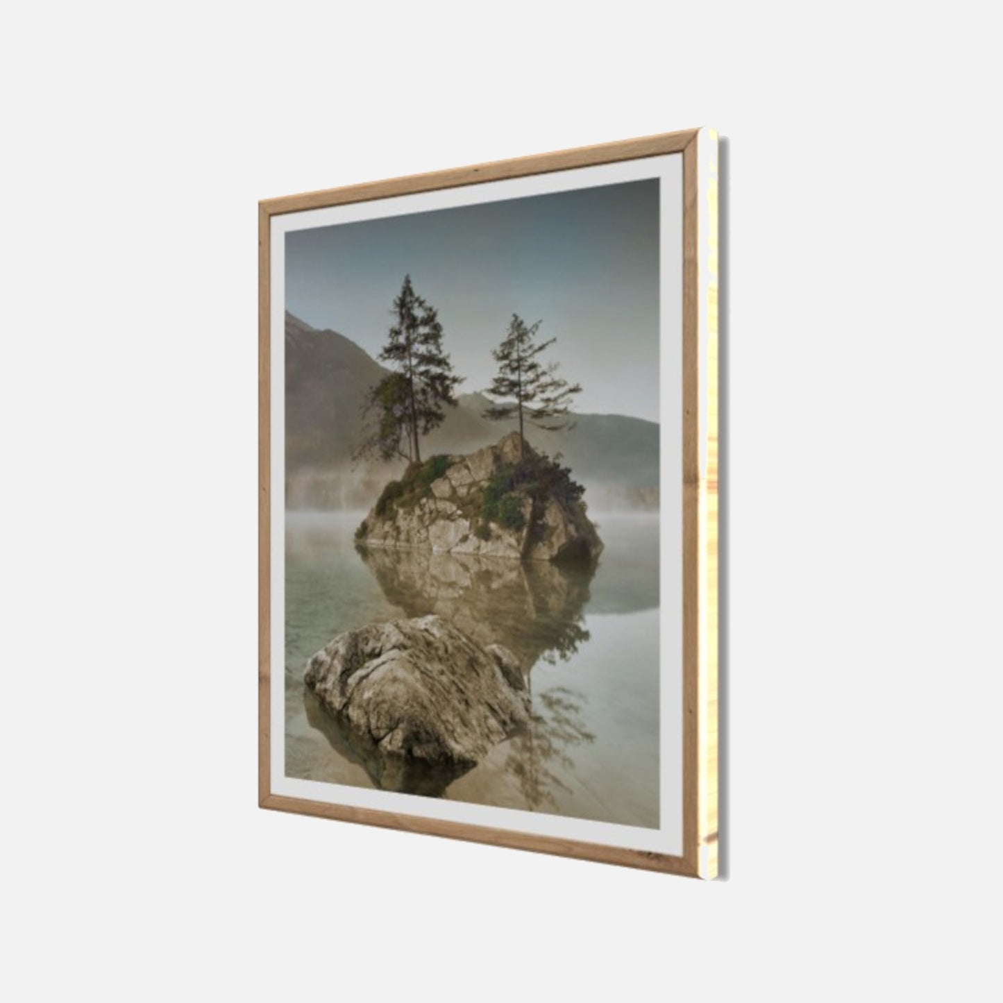 Wandbild gerahmt INSEL IM SEE 40x50 cm – Natur Wandbild beruhigend - Seitenansicht