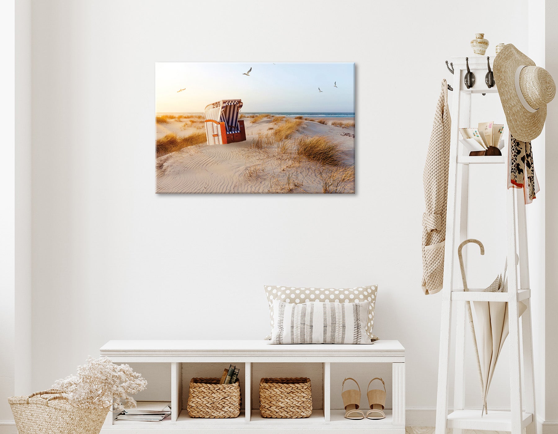 Wandbild STRANDKORB 60x90 cm – Leinwandbild Keilrahmen Deko modern - Ambiente 1