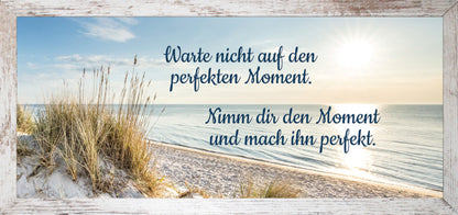 Wandbild gerahmt STRAND MIT SPRUCH MOMENT 23x49 cm – Natur Wanddeko modern