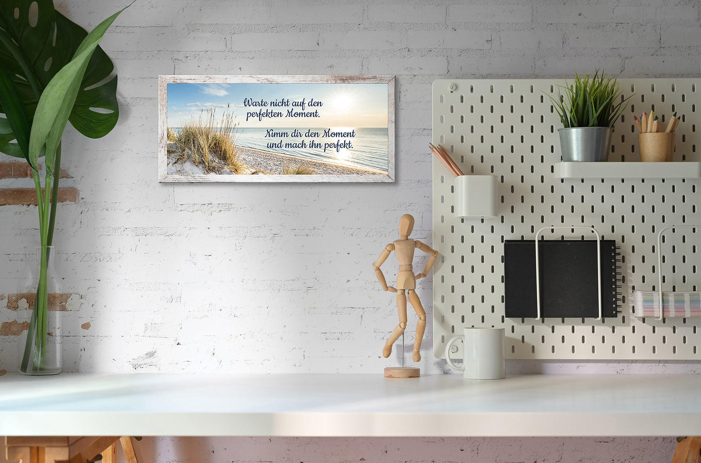 Wandbild gerahmt STRAND MIT SPRUCH MOMENT 23x49 cm – Natur Wanddeko modern - Ambiente 2