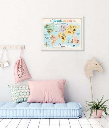 Wandbild gerahmt ENTDECKE DIE WELT 30x40 cm - Kindermotiv - Ambiente 1