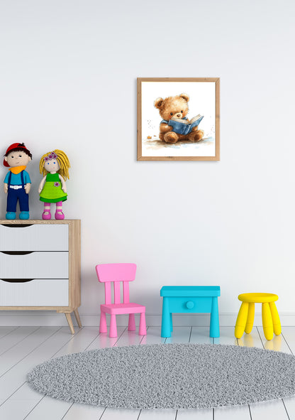Wandbild gerahmt TEDDYBÄR MIT EINEM BUCH 35x35 cm – Kinderzimmer Wanddeko Bär - Ambiente 2