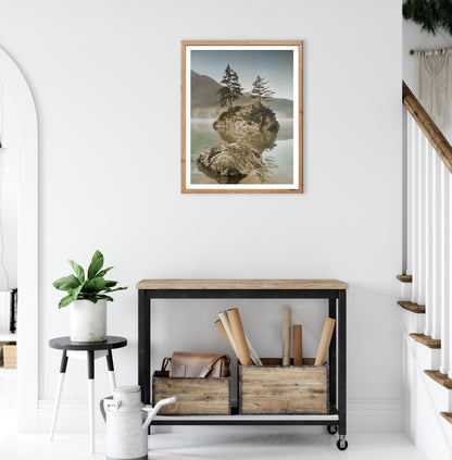 Wandbild gerahmt INSEL IM SEE 40x50 cm – Natur Wandbild beruhigend - Ambiente 2
