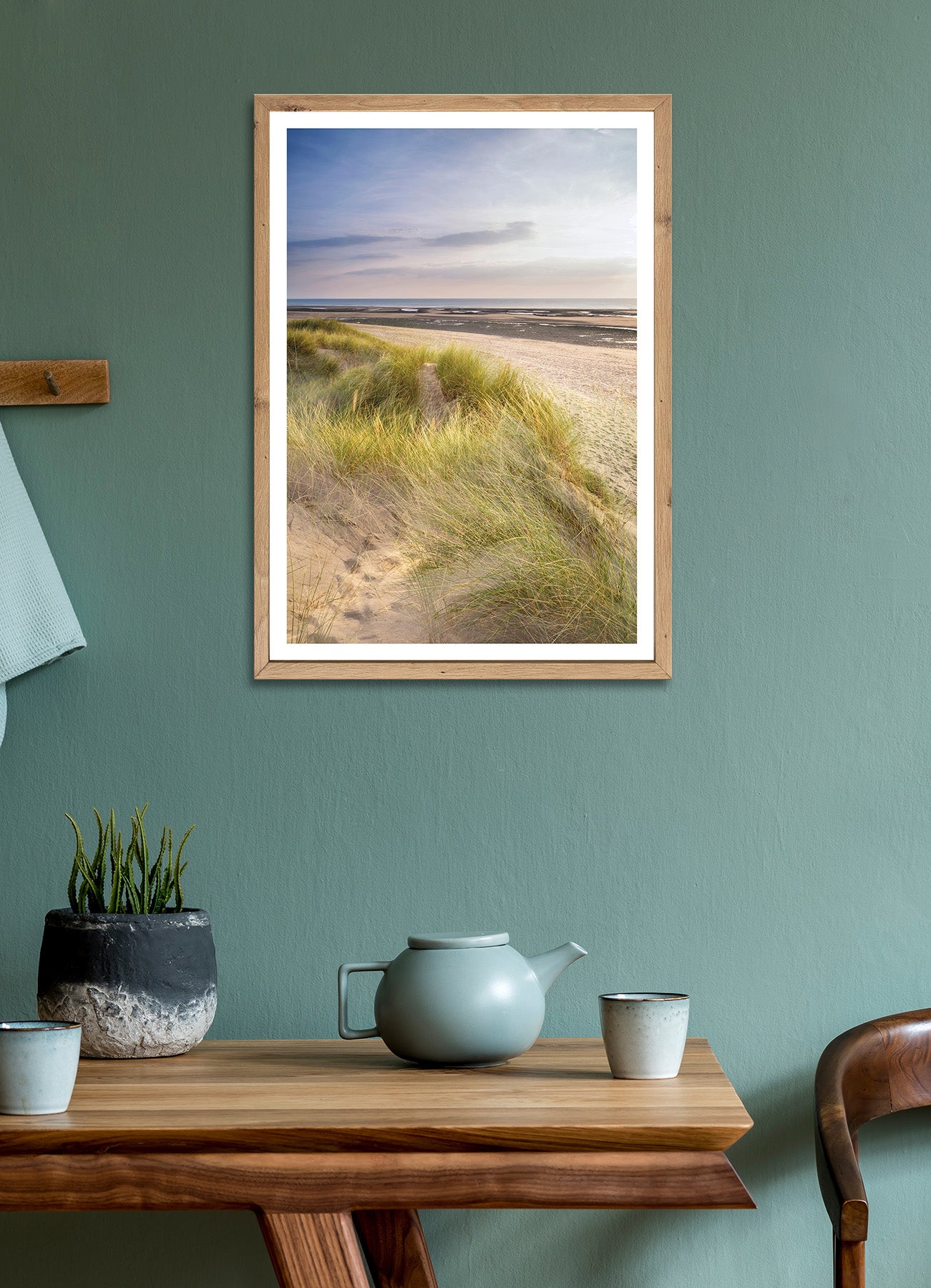 Wandbild gerahmt STRAND 50x70 cm – Sommerliches Küstenmotiv - Ambiente 3