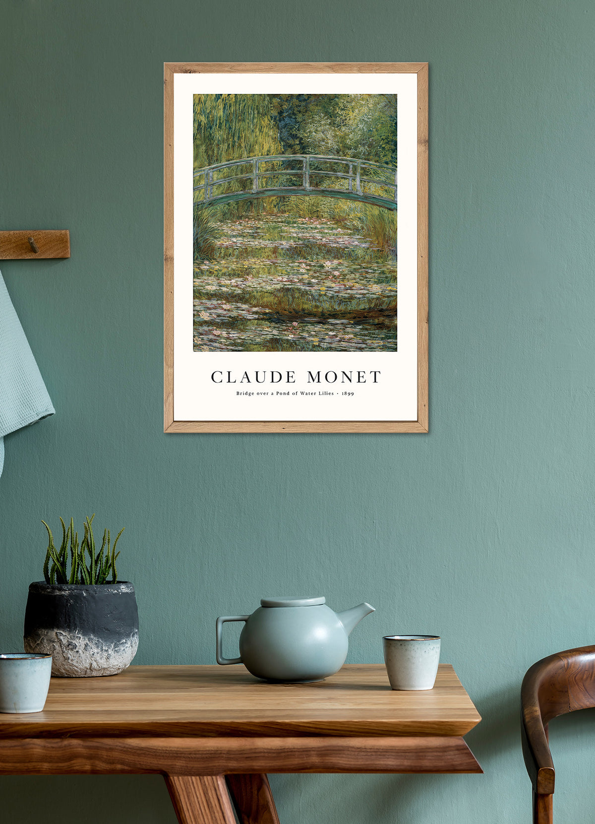 Wandbild gerahmt BRÜCKE ÜBER SEEROSEN 50x70 cm – Sommerliches Küstenmotiv - Ambiente 2