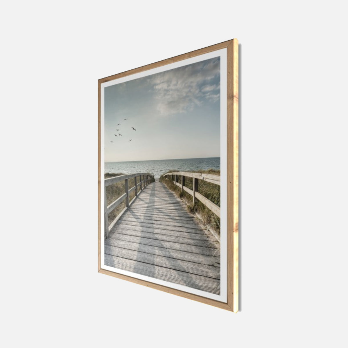 Wandbild gerahmt STEG ZUM MEER 50x70 cm – Maritime Küsten Deko Beige-Tönen - Seitenansicht