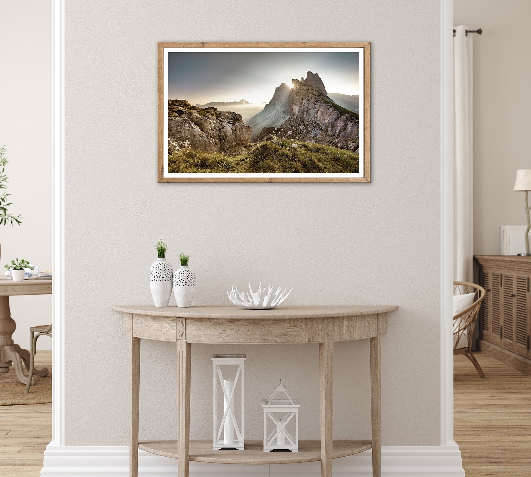 Wandbild gerahmt BERGE SONNENAUFGANG 50x70 cm – Landschaftsbild Alpen Panorama - Ambiente 1