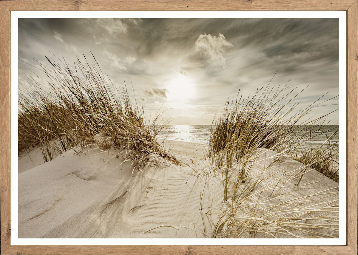 Wandbild gerahmt STRANDSONNE 50x70 cm – Maritime Wanddeko Dünen Meerblick