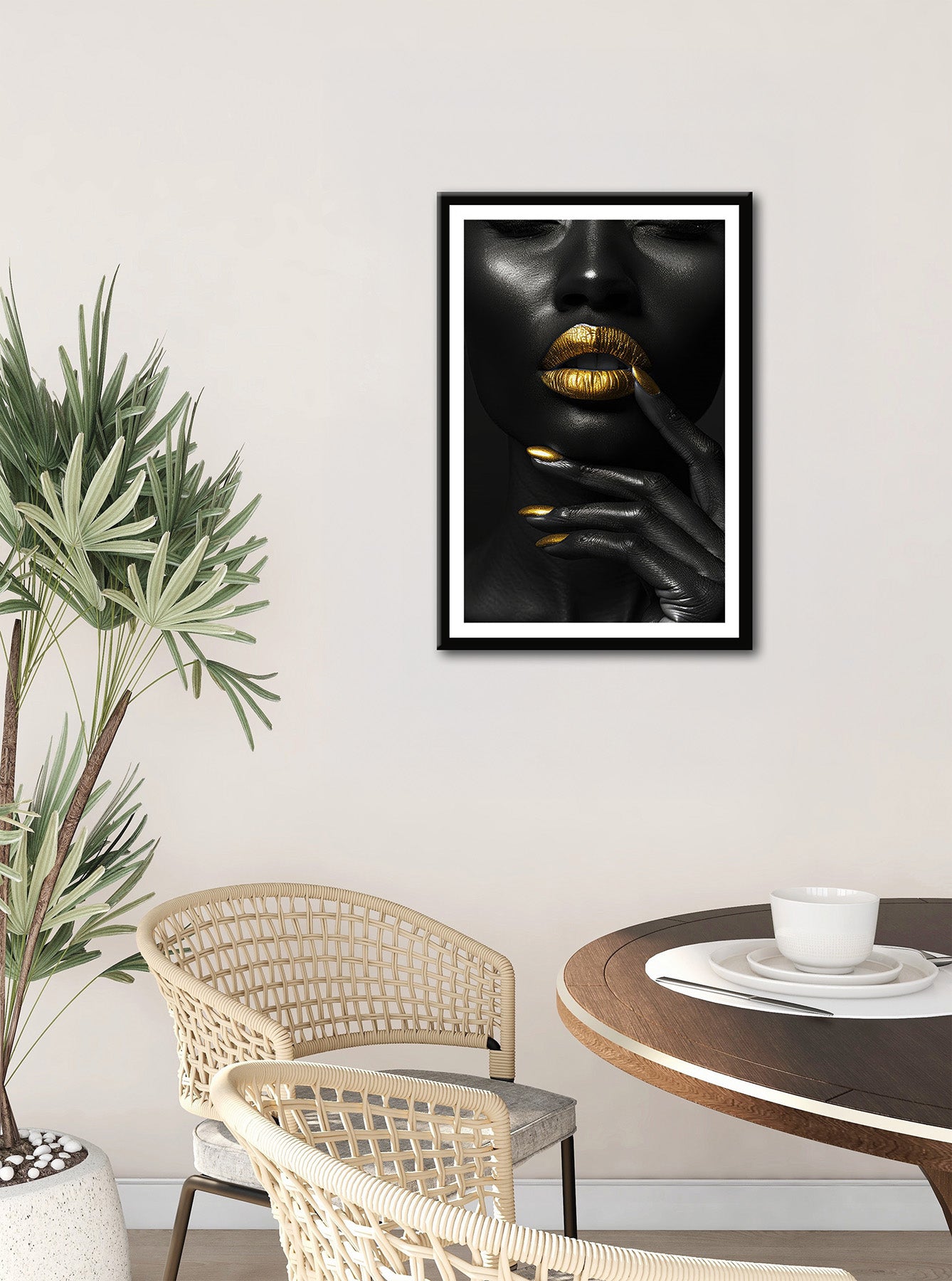 Wandbild gerahmt FRAU SCHWARZ WEISS GOLD 50x70 cm – Modernes Glamour Portrait - Ambiente 2